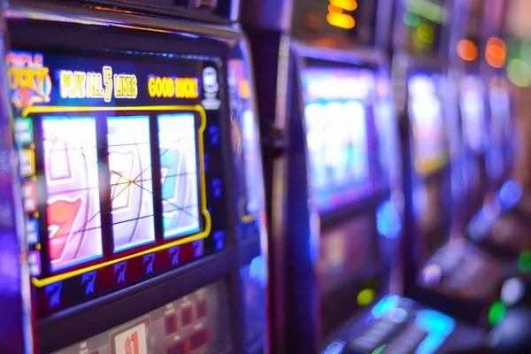 sekolahtoto account dashboard showing Pretty Gaming tables, balance, and active session with dealer video stream